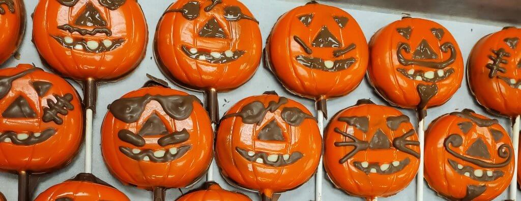 Chocolate Pumpkin Face Pops 